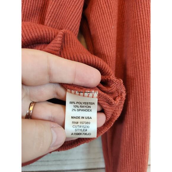 Altar’d State Women's Rust Red Ribbed Cropped Long Sleeve‎ Top Size M - Picture 4 of 6